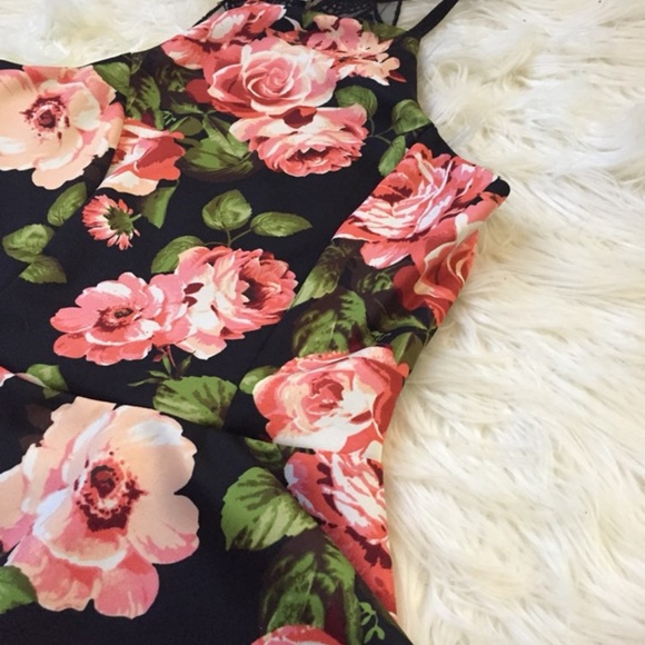 $9| Floral Laced Blouse/Tank - Picture 2 of 6